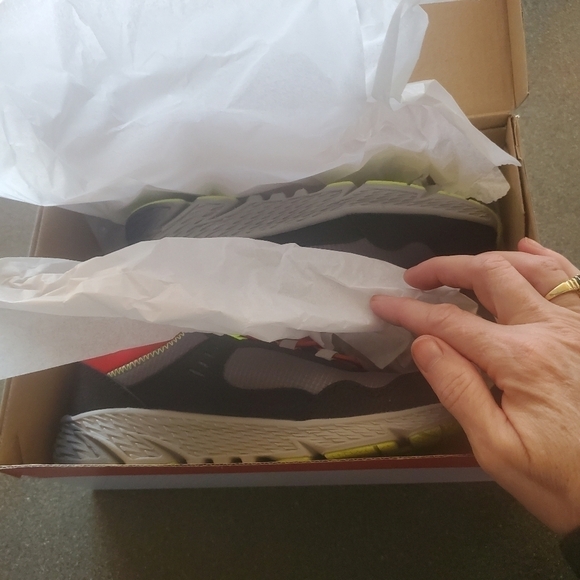 Saucony Wind Shield Water Repellant 3.0 Sz. 3 Athletic Shoes - Picture 2 of 11